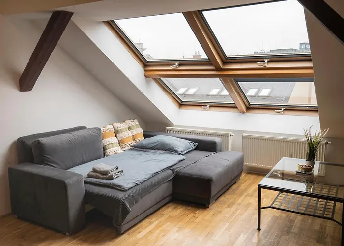 Free Parking- Cozy In Historical Building Center