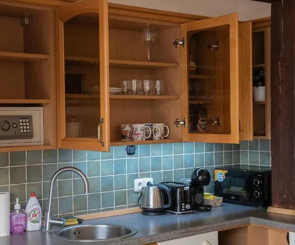 Free Parking- Cozy In Historical Building Center Apartment