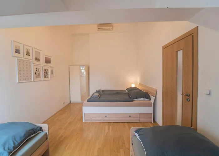 Apartment Free Parking- Cozy In Historical Building Center