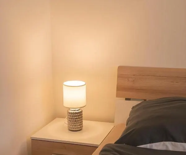 Free Parking- Cozy In Historical Building Center *