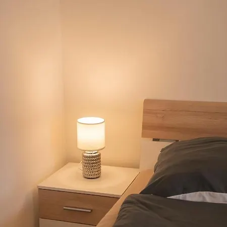 Free Parking- Cozy In Historical Building Center *